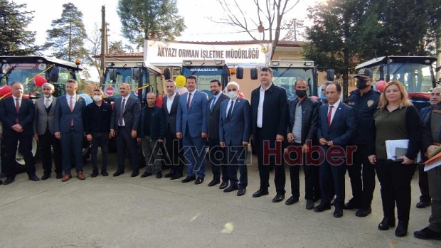 Akyazı'da orman köylülerine hibe destekli 10 traktör verildi