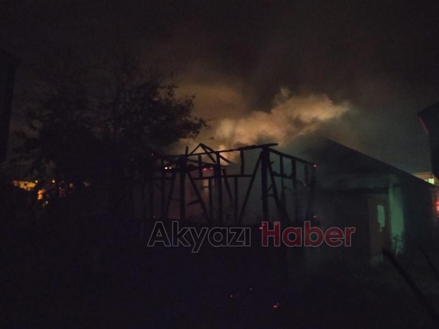 Akyazı'da yangın paniği