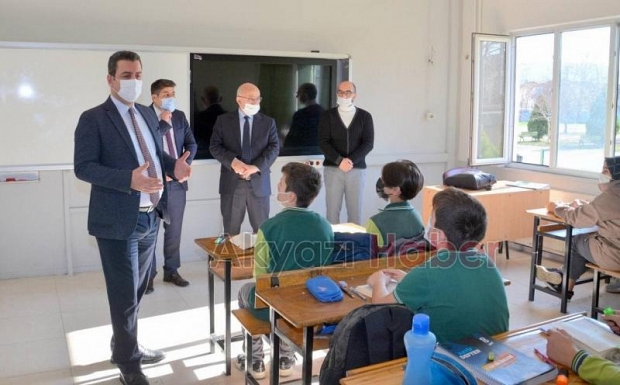 İl Milli Eğitim Müdürü Akyazı'da okullardan inceleme yaptı