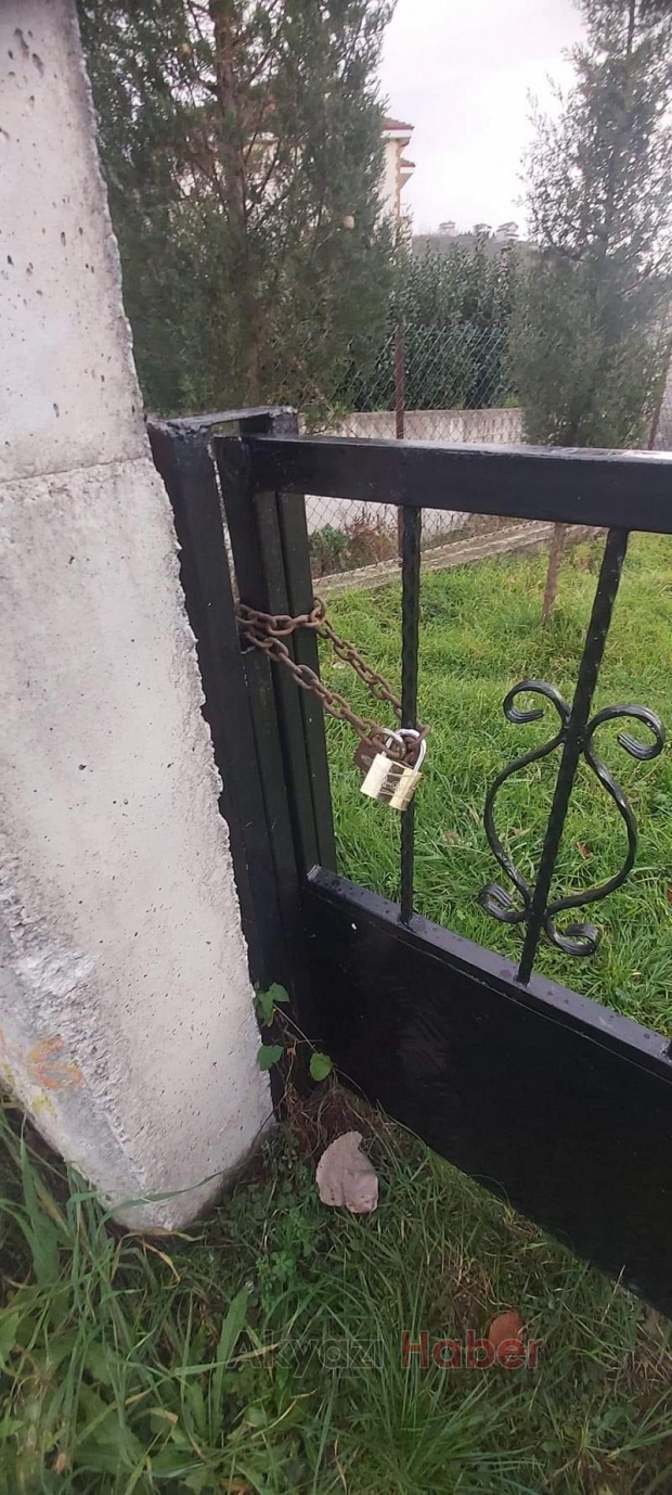 Mezarlığın kapılarına kilit vurmak zorunda kaldılar