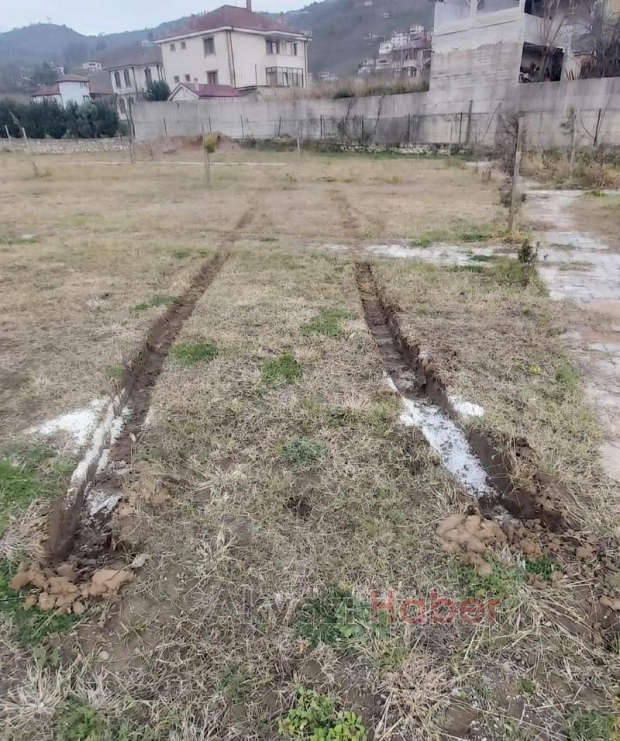 Mezarlığın kapılarına kilit vurmak zorunda kaldılar