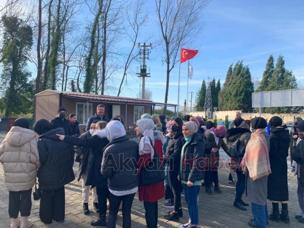 Akyazı'da üniversite öğrencilerinden barınak ziyareti