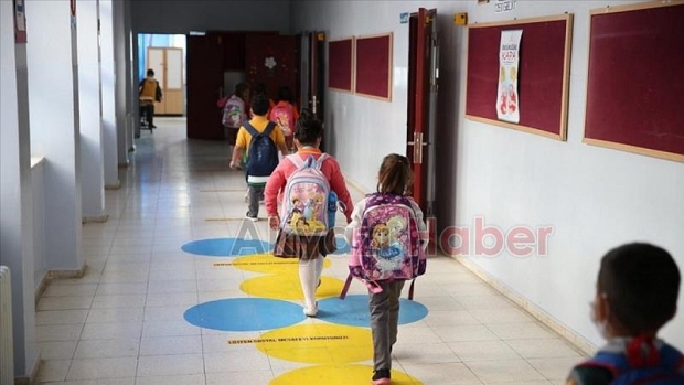 Bakandan uzaktan eğitim açıklaması