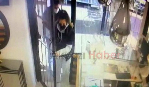İstanbul’dan gelip kuyumcuları dolandırdılar
