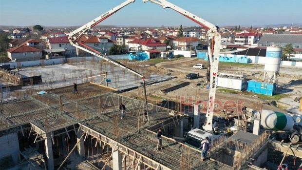 Akyazı Spor Kompleksi'nin ilk kat kaba inşaatı tamamlandı