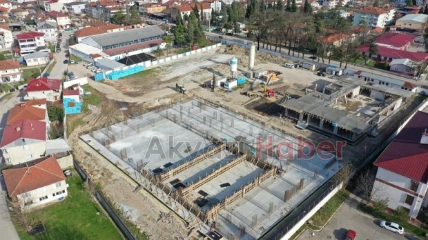 Akyazı Spor Kompleksi'nin ilk kat kaba inşaatı tamamlandı