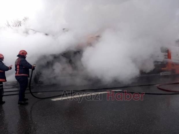 TEM Otoyolu'nda tır yandı 6 araç küle döndü