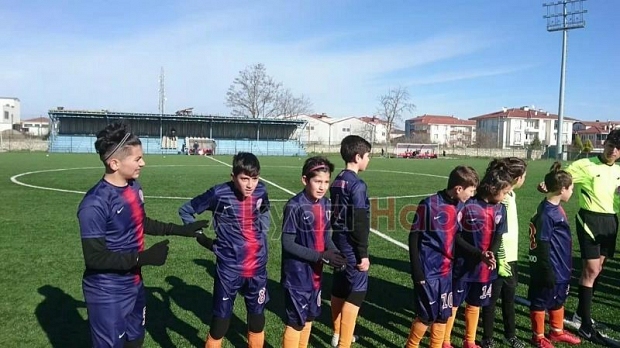 Akyazı Paris Ortaokulu şampiyon oldu 