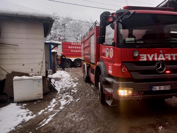 Akyazı'da kereste atölyesinde yangın