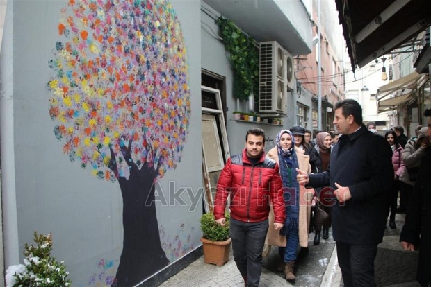 Geleceğimiz olan gençler için çalışıyoruz