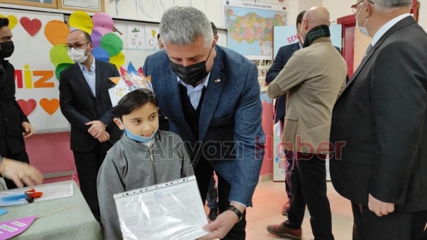 Akyazı'da karne heyecanı