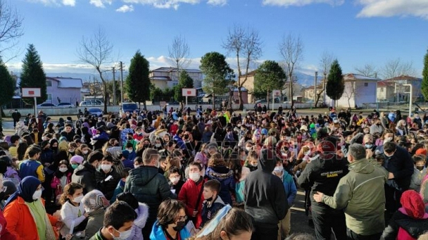Akyazı'da karne heyecanı