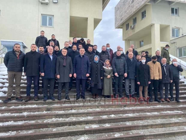 AK Parti'den üç isme suç duyurusu