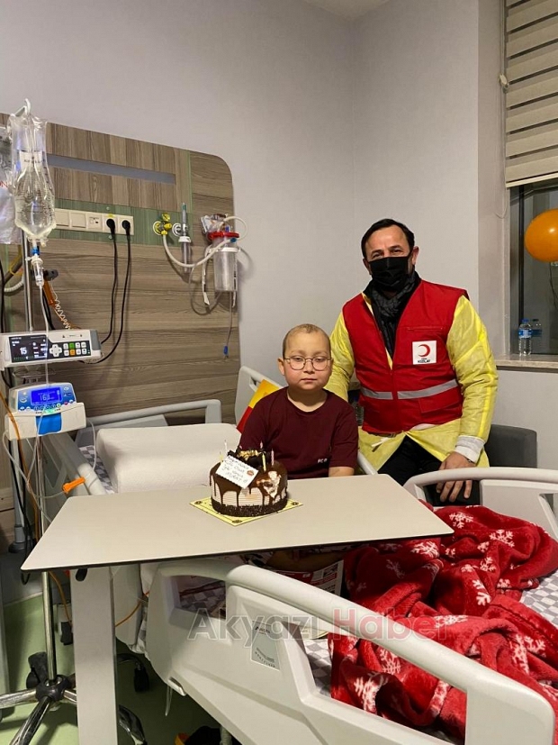 Murat'a hastanede doğum günü sürprizi
