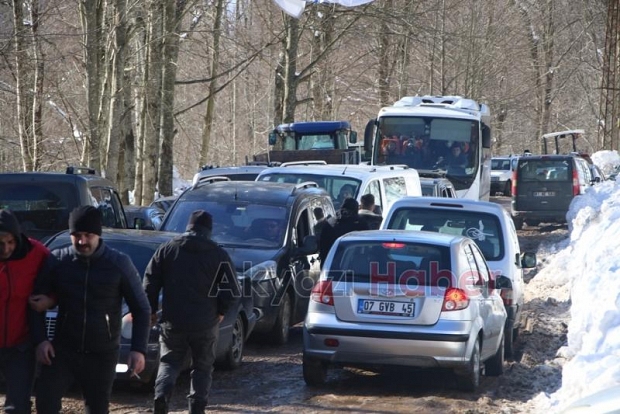 Akyazı'da Uludağ'ı aratmayan kar şenliği