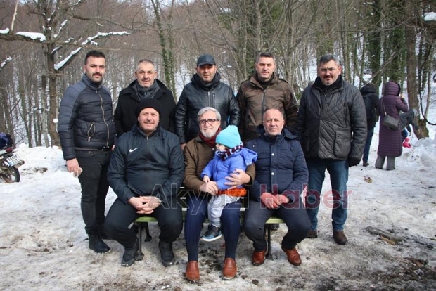 Akyazı'da Uludağ'ı aratmayan kar şenliği