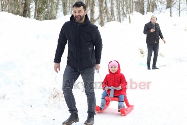 Akyazı'da Uludağ'ı aratmayan kar şenliği