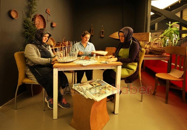 Büyükşehir atıklardan objeler üretiyor
