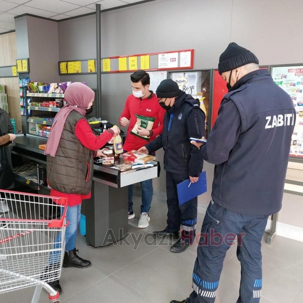Akyazı'da fahiş fiyat ve etiket denetimi