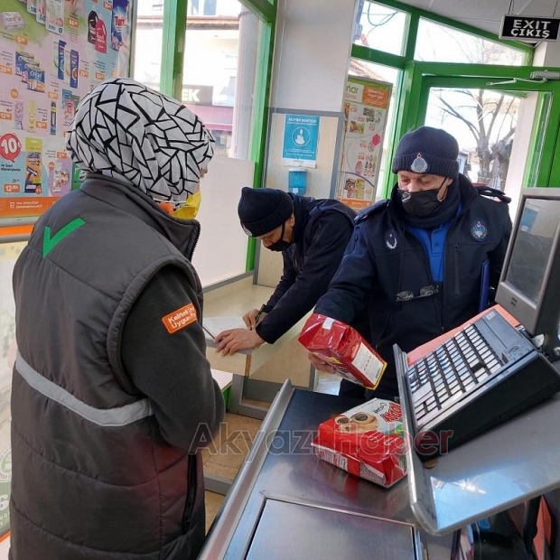 Akyazı'da fahiş fiyat ve etiket denetimi