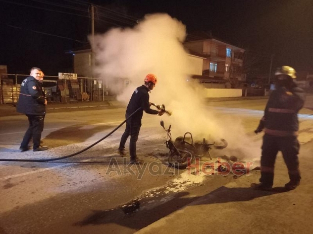Çevirmeye takıldı kızıp motorunu yaktı