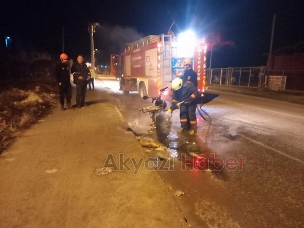 Çevirmeye takıldı kızıp motorunu yaktı
