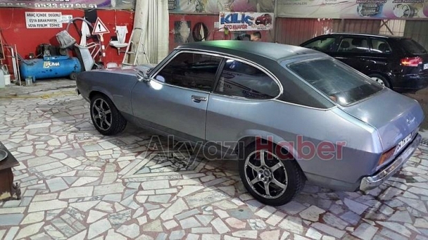 1973 model Ford Capri aracının motorunu sıfırdan yaptı