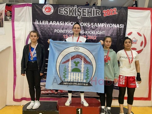 Akyazılı Kick Boksçular şampiyonaya damga vurdu