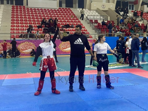 Akyazılı Kick Boksçular şampiyonaya damga vurdu