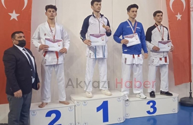 Akyazılı karatecilerden 4 madalya