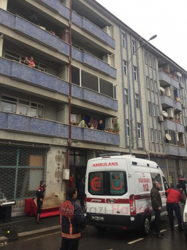 Dedikodu kavgasında eşini bıçaklayıp silahla vurdu