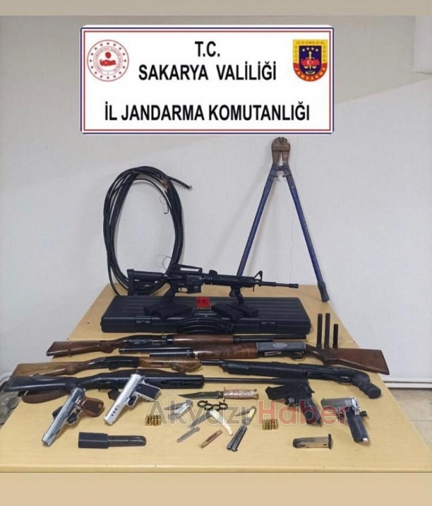  Jandarmanın bastığı kablo hırsızının evinden silah deposu çıktı