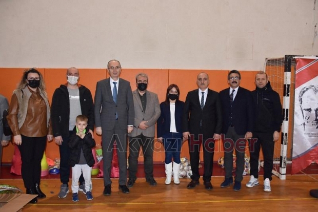 Öğrenciler, yeni spor malzemelerine kavuştu
