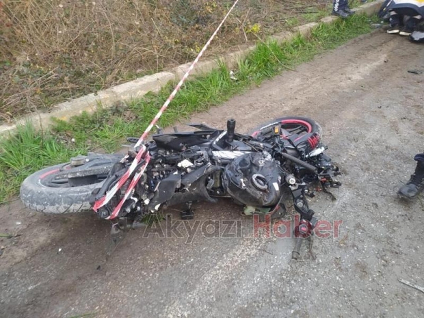 Akyazı'da motosikletli kamyonun altında can verdi