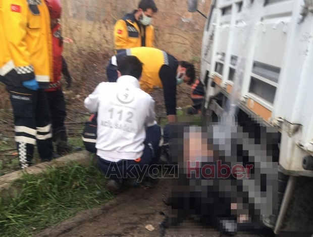 Akyazı'da motosikletli kamyonun altında can verdi