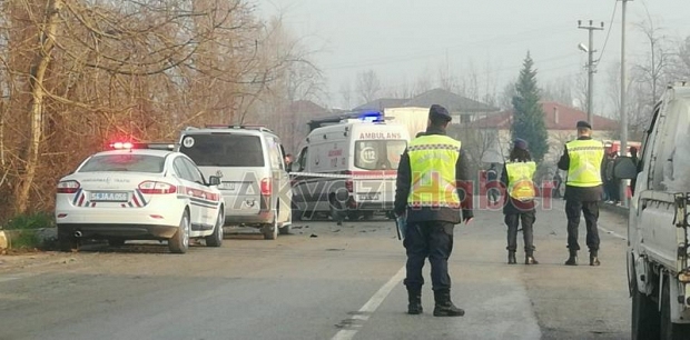 Akyazı'da motosikletli kamyonun altında can verdi
