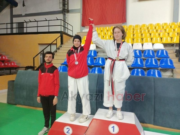 Akyazılı Taekwondocular madalyaları topladı