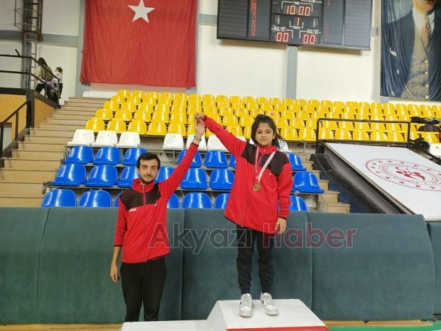 Akyazılı Taekwondocular madalyaları topladı