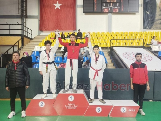 Akyazılı Taekwondocular madalyaları topladı