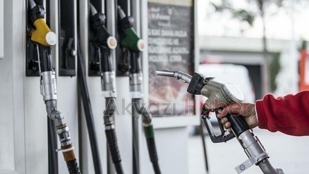 Benzin ve motorine dev indirim bekleniyor