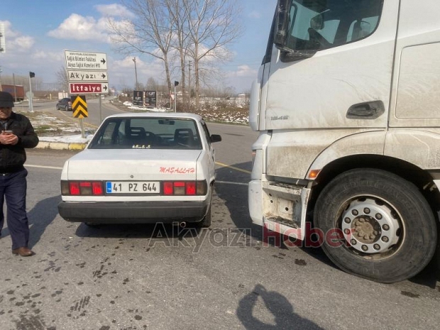 Küçücek Kavşağında tanker ile otomobil çarpıştı