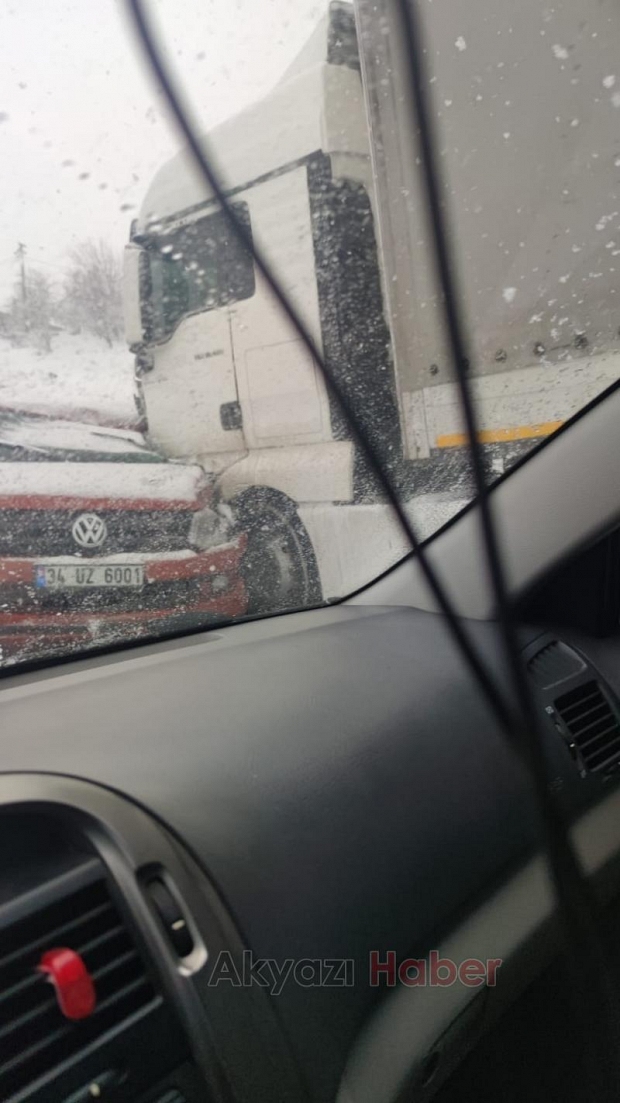 Şerefiye rampasında kayan araçlar kaza yaptı