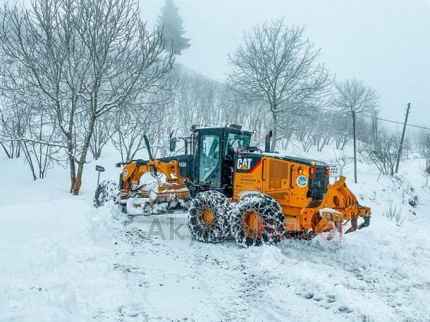 12 mahalle yolu ulaşıma kapandı