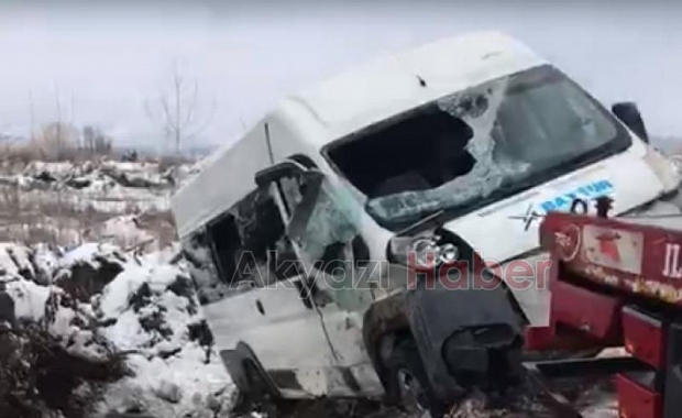 Akyazı'da kaza 2 yaralı