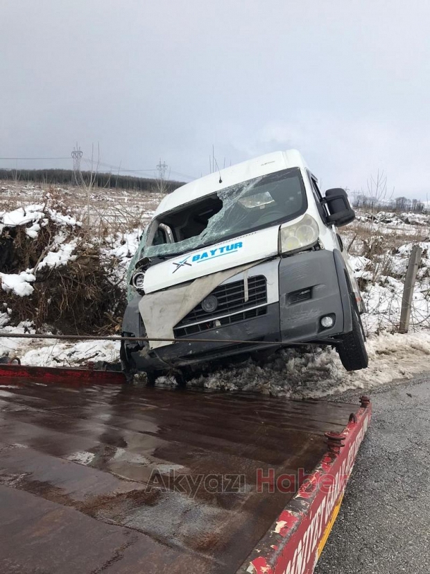 Akyazı'da kaza 2 yaralı