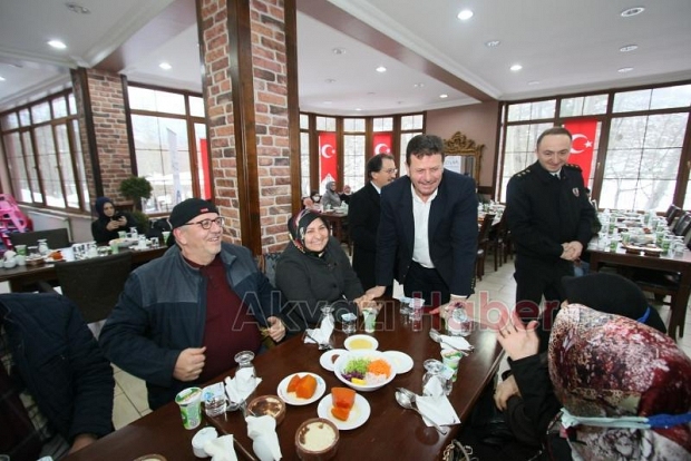 Akyazı Kaymakamlığı'ndan şehit aileleri onuruna yemek
