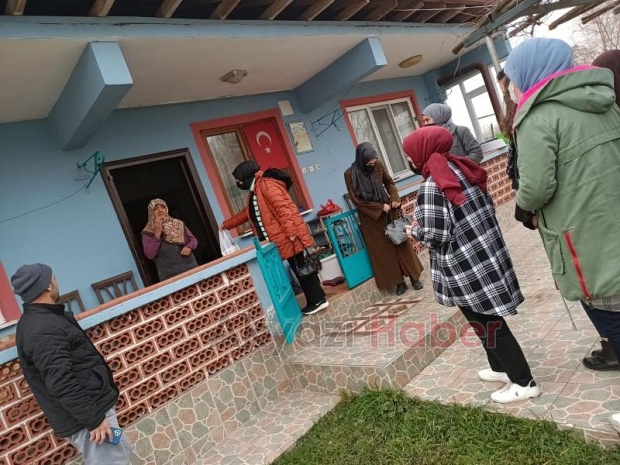 Akyazı KYK öğrencilerinden yaşlılara ziyaret