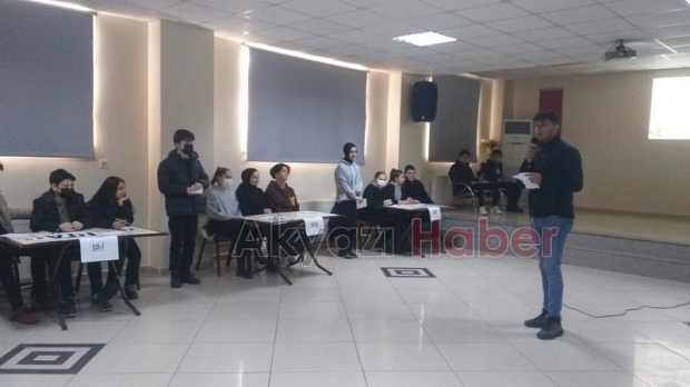 Akyazı'da 10. sınıflar arası bilgi yarışması düzenlendi