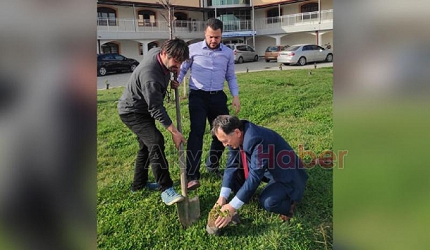 Gazi Süleyman Paşa Kur'an Kursu'nda öğrenciler fidan dikti