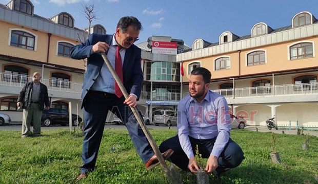 Gazi Süleyman Paşa Kur'an Kursu'nda öğrenciler fidan dikti